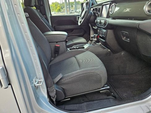 Used 2023 Jeep Gladiator Overland image 12