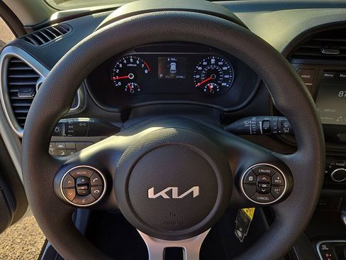 Used 2022 Kia Soul LX w/ Technology Package FWD image 18