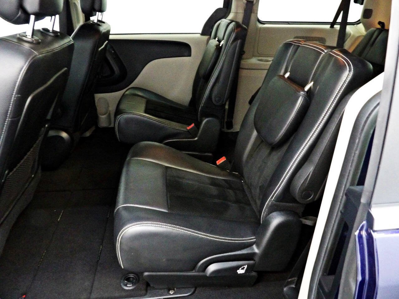 Used 2017 Dodge Grand Caravan SXT FWD image 9
