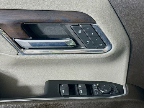 Used 2024 GMC Sierra 2500 SLT w/ SLT Premium Package image 24