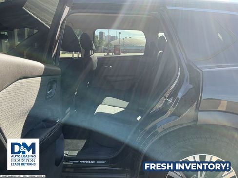 Used 2022 Nissan Rogue SV image 9