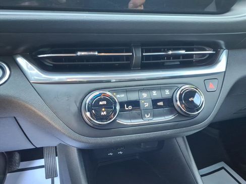 Used 2024 Buick Envista Preferred w/ Advanced Safety Package FWD image 11