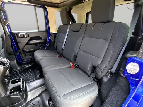 Used 2018 Jeep Wrangler Unlimited Sahara AWD/4WD image 20