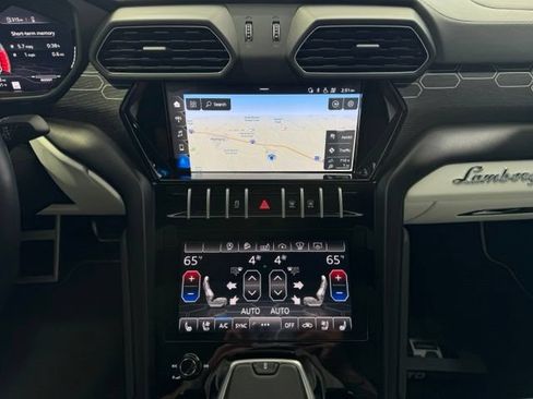 Used 2021 Lamborghini Urus AWD/4WD image 20