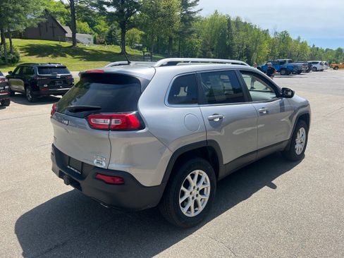 Used 2014 Jeep Cherokee Latitude w/ Comfort/Convenience Group AWD/4WD image 5
