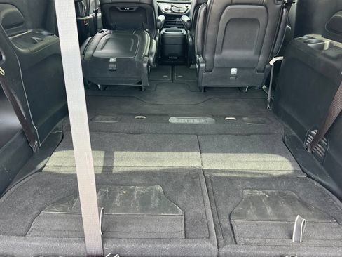 Used 2025 Chrysler Pacifica Select FWD image 16