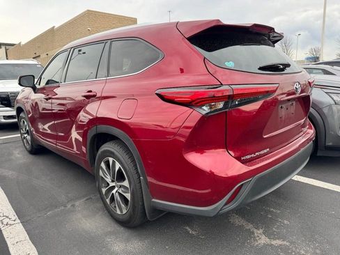 Used 2020 Toyota Highlander XLE image 3