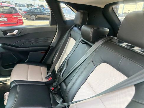 Used 2022 Ford Escape Titanium w/ Titanium Elite Package AWD/4WD image 12
