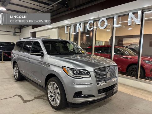 Used 2023 Lincoln Navigator Reserve AWD/4WD image 1