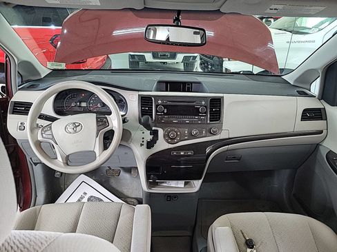 Used 2012 Toyota Sienna LE FWD image 9