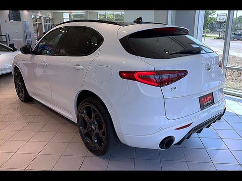 Used 2023 Alfa Romeo Stelvio Veloce AWD/4WD image 6