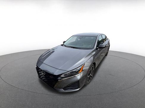 Used 2025 Nissan Altima 2.5 SR image 3