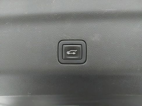 Used 2023 GMC Yukon XL AT4 AWD/4WD image 15