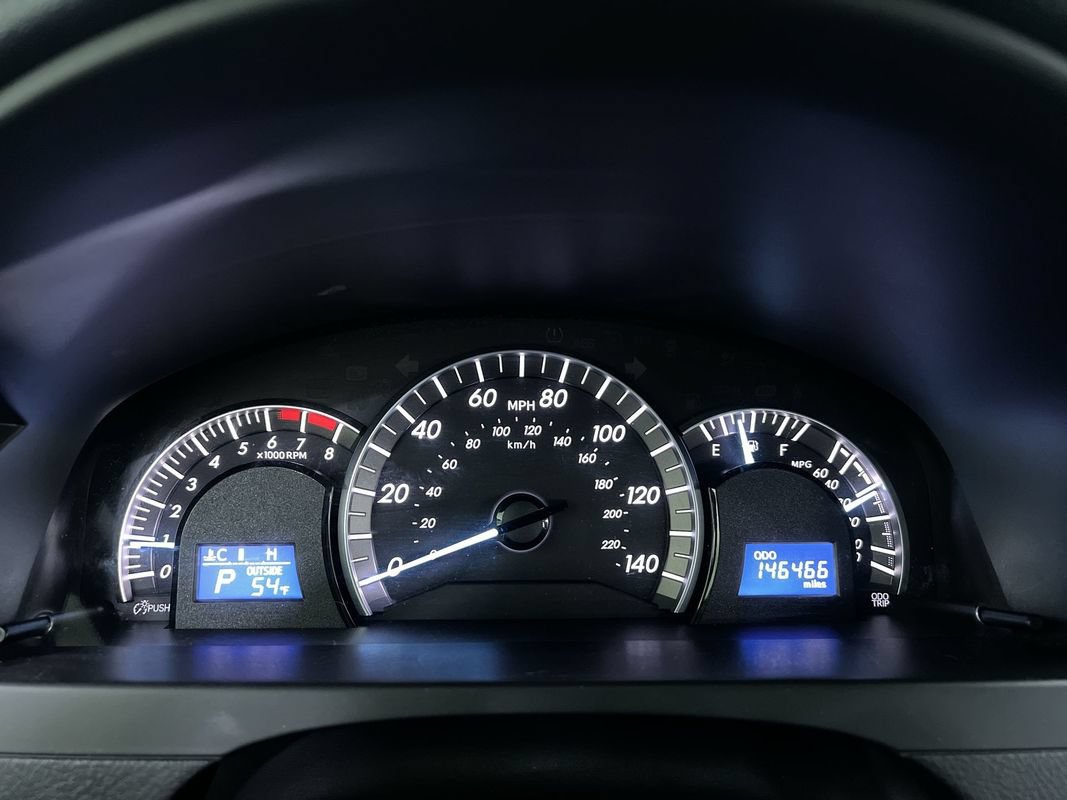 Used 2012 Toyota Camry SE FWD image 19