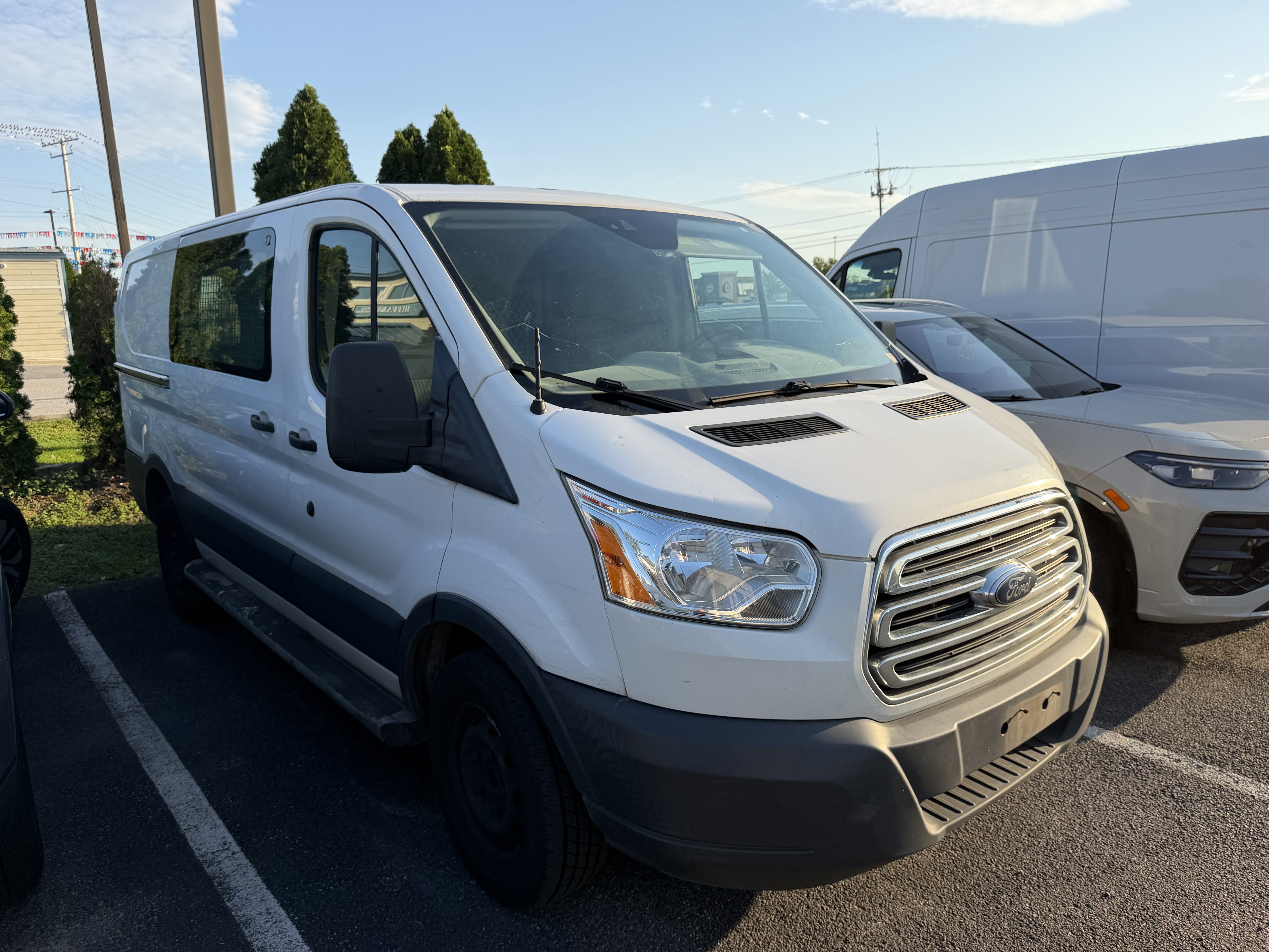 Used 2018 Ford Transit 250 130 Low Roof w/ Exterior Upgrade Package RWD image 4