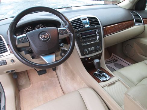 Used 2009 Cadillac SRX AWD w/ Third Row Seating Package image 16