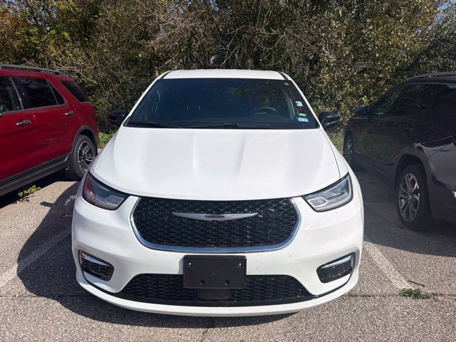 Used 2025 Chrysler Pacifica Select FWD image 3