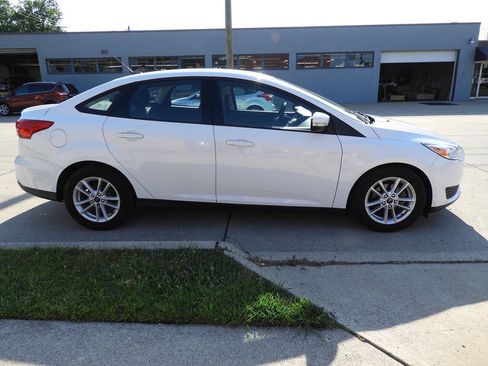 Used 2016 Ford Focus SE FWD image 9