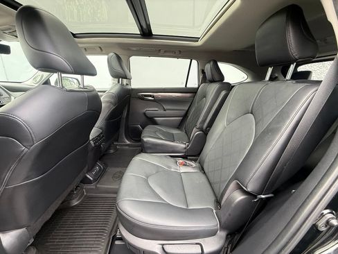 Used 2023 Toyota Highlander Platinum AWD/4WD image 18