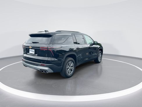 Used 2025 Chevrolet Traverse LT FWD image 9