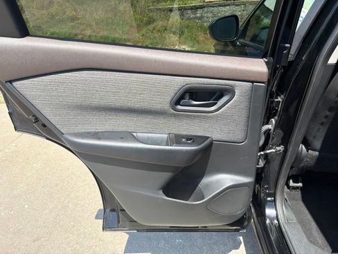 Used 2023 Nissan Rogue S AWD/4WD image 13