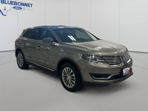 Used 2016 Lincoln MKX Select w/ Select Plus Package FWD image 3