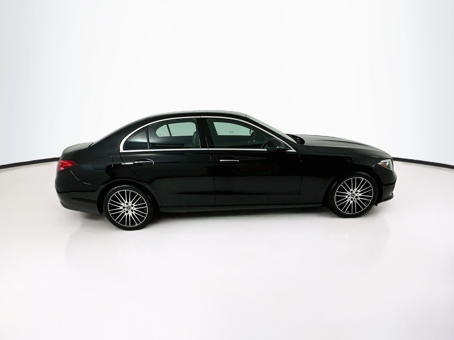 Used 2025 Mercedes-Benz C 300 Sedan image 9