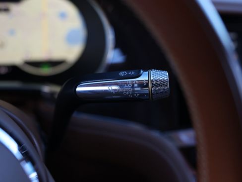 Used 2021 Bentley Flying Spur W12 image 34