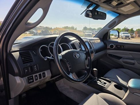 Used 2011 Toyota Tacoma 4x4 Double Cab w/ TRD Sport Pkg w/JBL Audio image 8