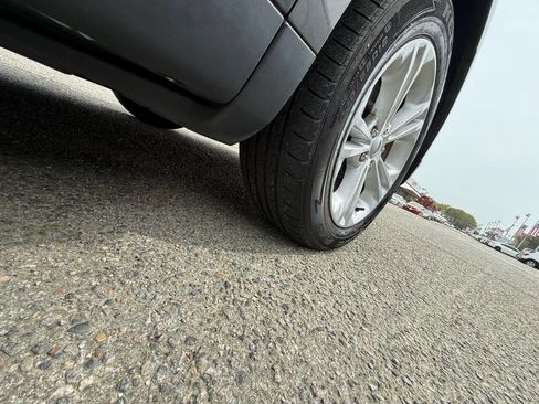 Used 2016 Ford Taurus SE image 17