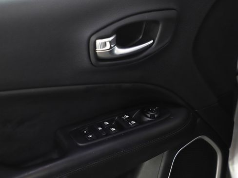 Used 2021 Jeep Compass Latitude image 25