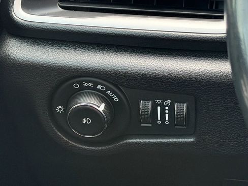 Used 2020 Chrysler Pacifica Touring-L w/ S Appearance Package FWD image 23