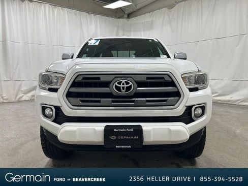 Used 2017 Toyota Tacoma Limited image 3