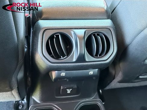 Used 2018 Jeep Wrangler Unlimited Rubicon AWD/4WD image 30