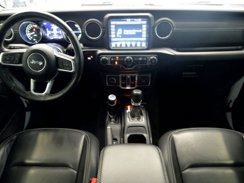 Used 2022 Jeep Wrangler Unlimited Sahara w/ Cold Weather Group image 17