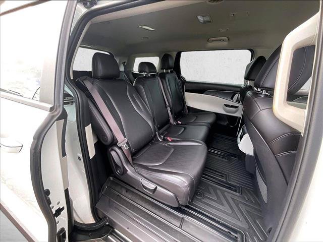 Used 2024 Kia Carnival LX FWD image 29