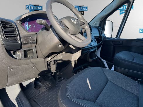 Used 2025 RAM ProMaster 2500 w/ Convenience Group image 11