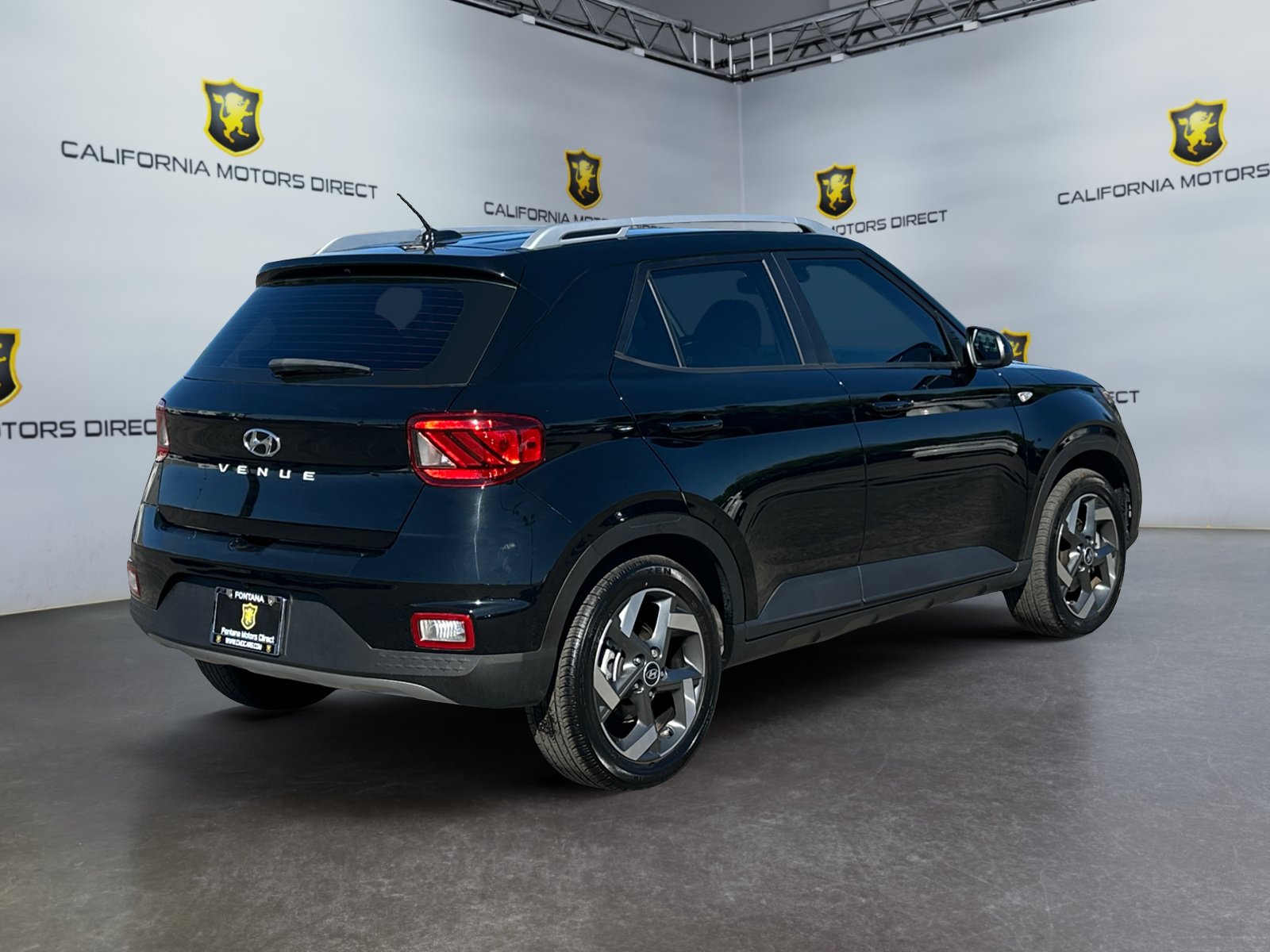Used 2024 Hyundai Venue SEL FWD image 5
