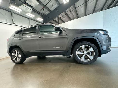 Used 2022 Jeep Cherokee Limited AWD/4WD image 3