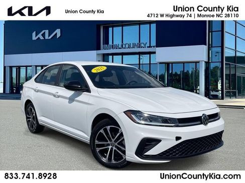 Used 2025 Volkswagen Jetta Sport FWD image 1