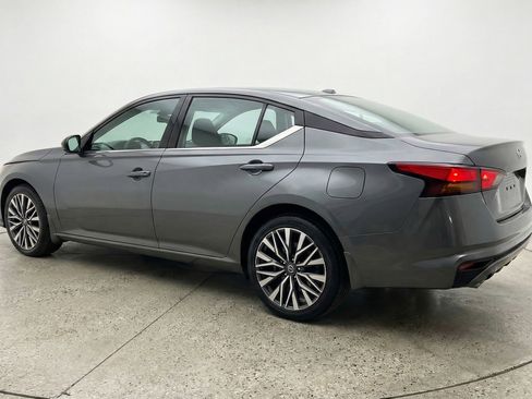 Used 2025 Nissan Altima 2.5 SV FWD image 6
