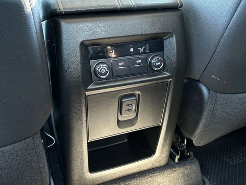 Used 2021 Chevrolet Traverse LT image 22