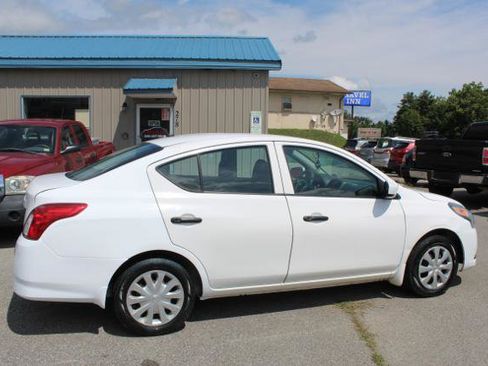 Used 2016 Nissan Versa S image 2