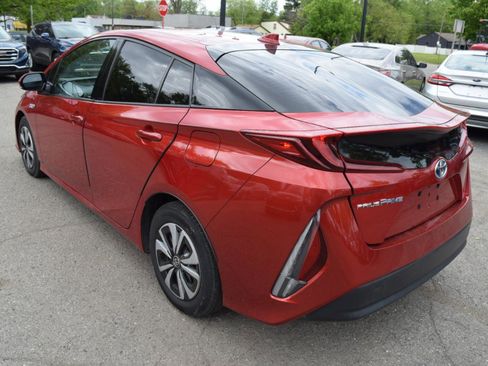 Used 2018 Toyota Prius Prime Premium FWD image 9