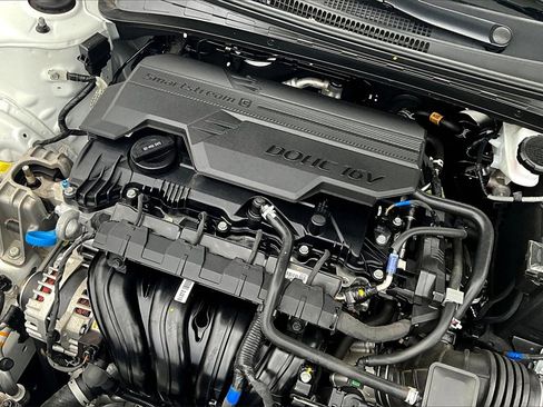 Certified 2025 Hyundai Elantra Sport image 34