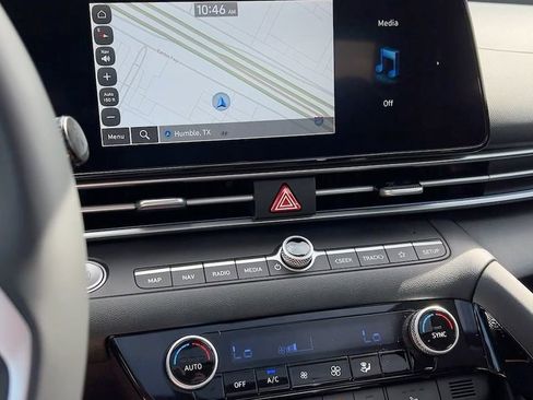 Used 2025 Hyundai Elantra SEL w/ Cargo Package image 31