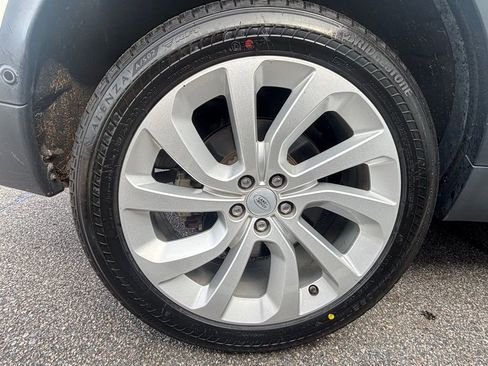 Used 2021 Land Rover Discovery Sport SE image 25