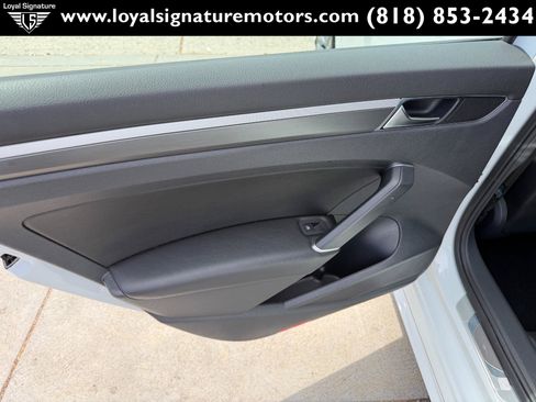 Used 2018 Volkswagen Passat 2.0T R-Line w/ R-Line Lighting Package FWD image 14