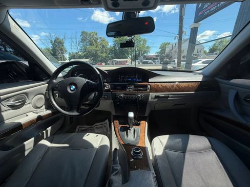 Used 2011 BMW 335i xDrive Sedan AWD/4WD image 16