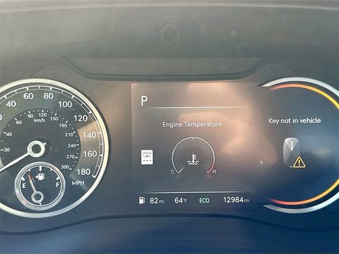 Used 2025 Genesis G70 2.5T image 13